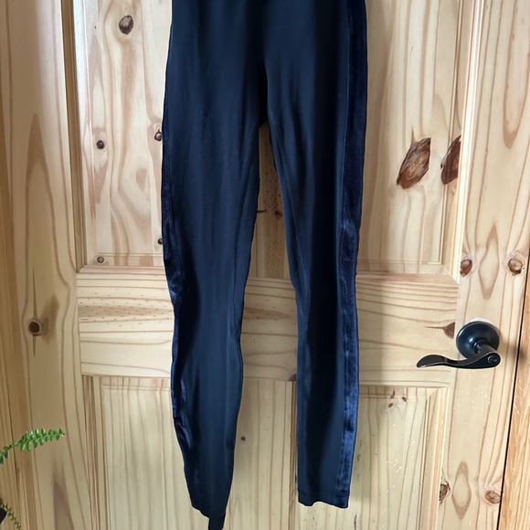 Lululemon leggings - Picture 5 of 9